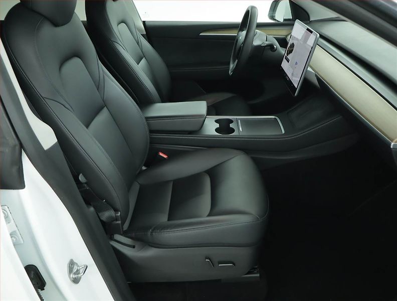 Tesla Model Y (2021) Long Range AWD 79kWh, SoH 92% - fotka 9 z 21