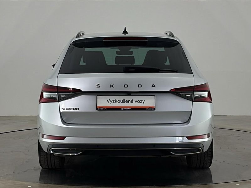 Škoda Superb Sportline DSG - fotka 17 z 29