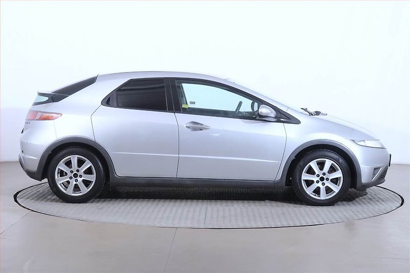 Honda Civic (2007) 1.4 i-DSI, po STK, CZ doklady - fotka 6 z 14