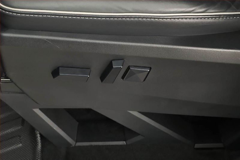 Tesla Cybertruck (2024) Dual Motor AWD - fotka 28 z 30