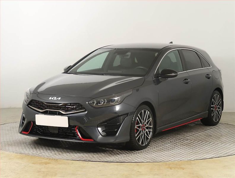 Kia Ceed (2024) 1.6 T-GDI GT - fotka 2 z 27