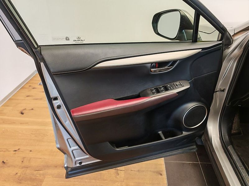 Lexus NX 300h 300h AWD PRESTIEGE SAFETY - fotka 21 z 43