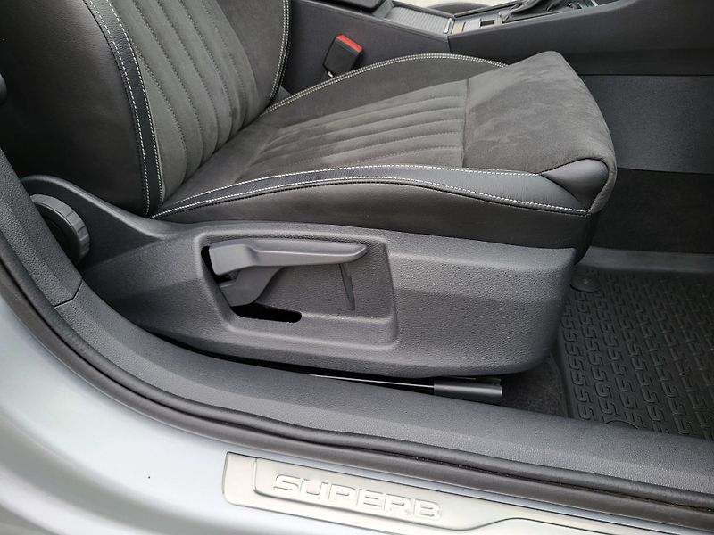 Škoda Superb III FL 2.0 TDi DSG STYLE+ *ČR - fotka 27 z 46