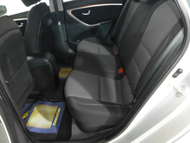 Hyundai i30 (2013) 1,6CRDI*ALU**VYHŘ.SED***KAMERA - fotka 14 z 25