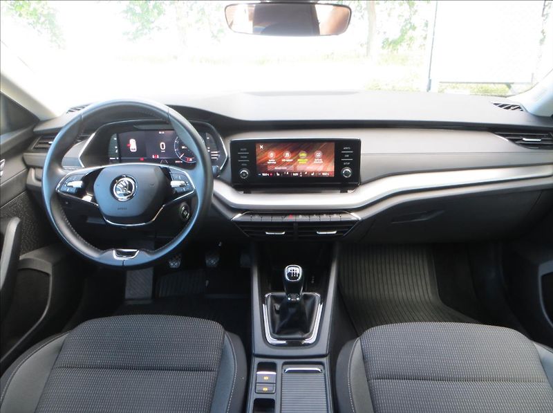 Škoda Octavia 2,0 TDI Ambition Combi ČR - fotka 24 z 24