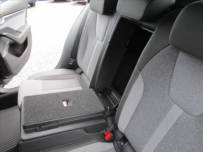 Škoda Octavia Combi 2.0TDi DSG Selection - fotka 44 z 59