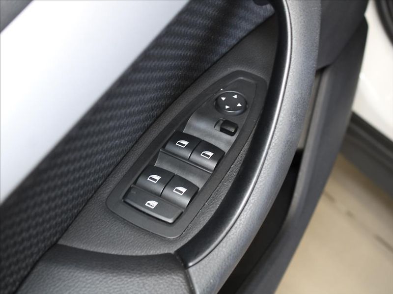 BMW X1 2,0 18d xDrive 115tkm.2.maj.ČR - fotka 19 z 24