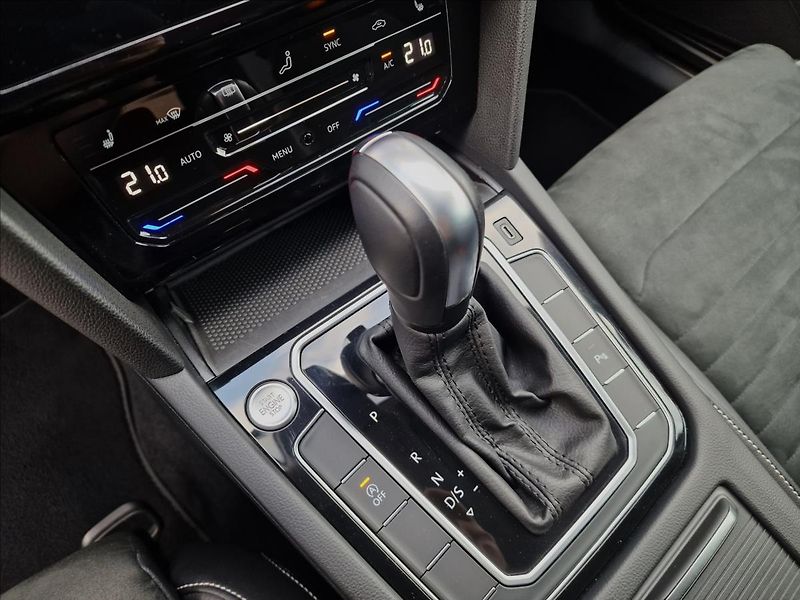 Volkswagen Passat 2.0TDI 147kW 4MOTION DSG Eleg - fotka 35 z 50