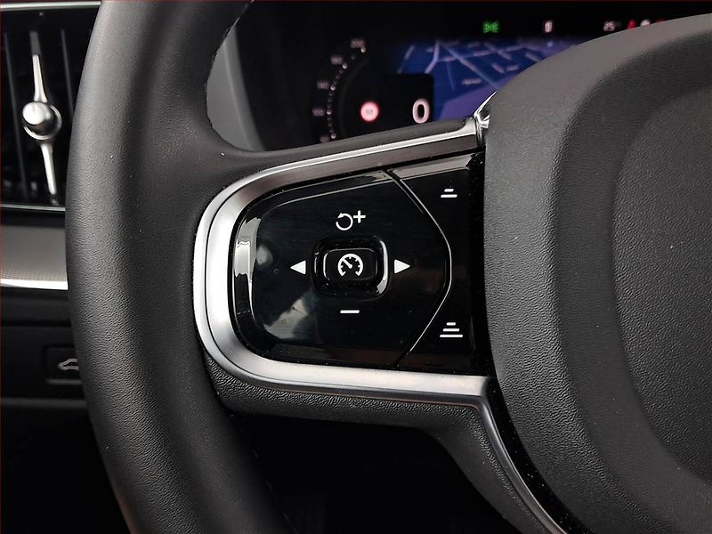 Volvo XC60 (2024) B4 AWD - fotka 18 z 20