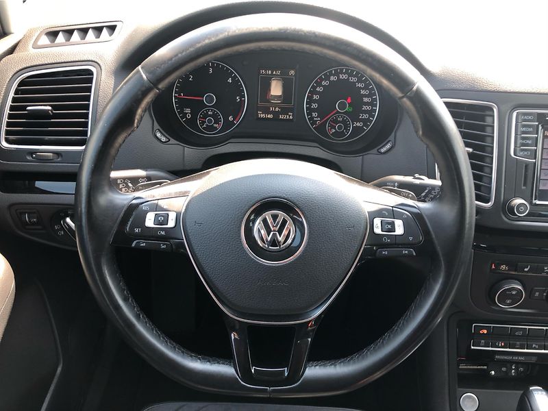 Volkswagen Sharan 2,0 TDI DSG 4motion Highline - fotka 17 z 29