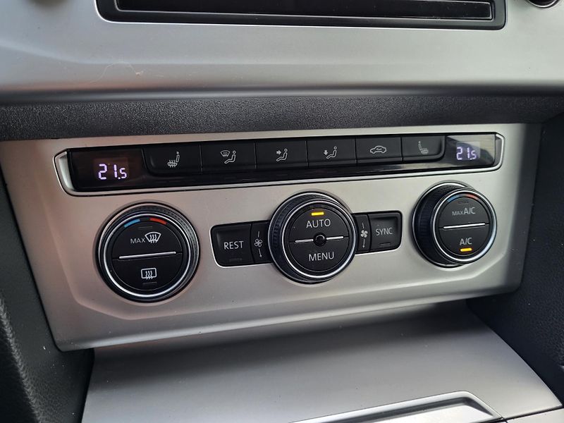 Volkswagen Passat 2.0 TDi 140kW DSG COMFORTLINE - fotka 13 z 49