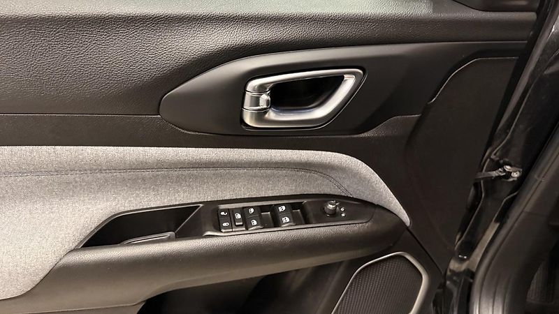 Jeep Compass (2021) 1.3i 4x4,PHEV,50km dojezd - fotka 22 z 51