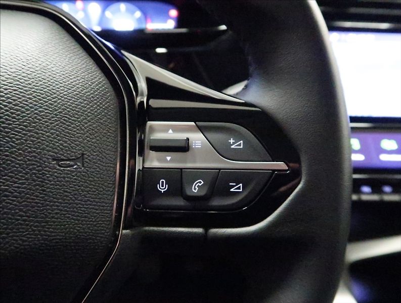 Peugeot 308 1,2 PT ALLURE NAVI KAMERA ČR - fotka 15 z 47