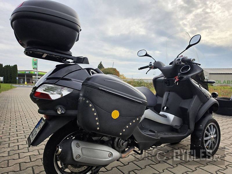 Piaggio MP3 250 LT (2009) - fotka 3 z 20