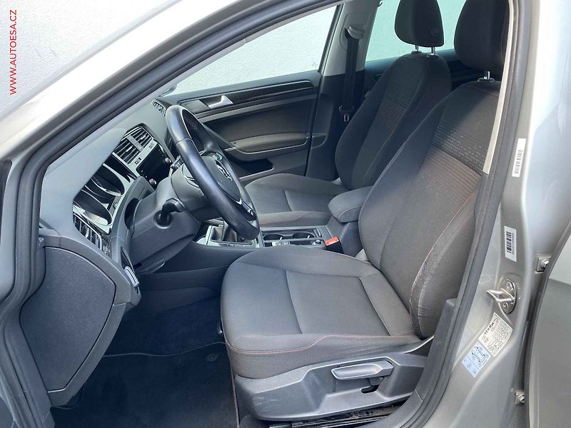 Volkswagen Golf (2017) 1.0 TSi, Sound, navi - fotka 9 z 17