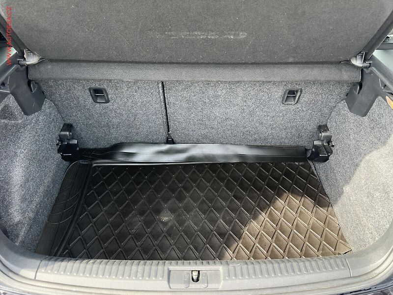Volkswagen Polo (2011) 1.4 i, AC, temp - fotka 7 z 19