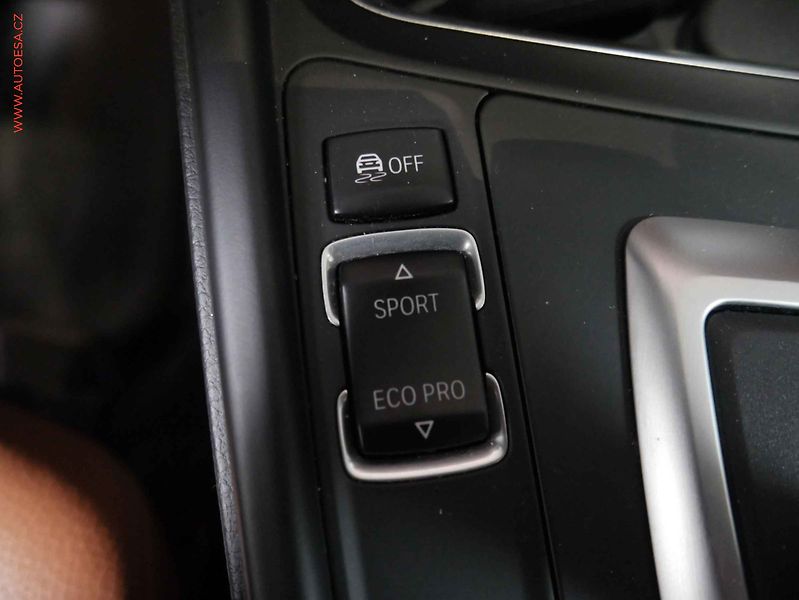 BMW Řada 3 (2016) 2.0 TDI GT, AT, LED, kůže - fotka 22 z 23