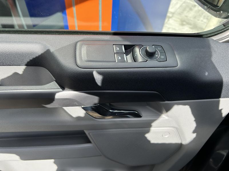 Ford Tourneo Custom Titanium L2 2.0 EcoBlue 110 kW - fotka 13 z 29
