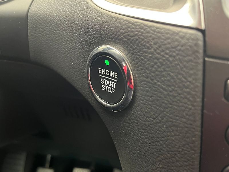Ford S-MAX 2.0 EB Titanium LED manuál - fotka 18 z 65
