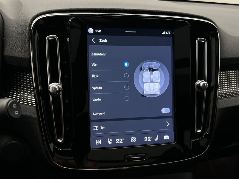 Volvo XC40 AWD TWIN MOTOR RECHARGE - fotka 38 z 44