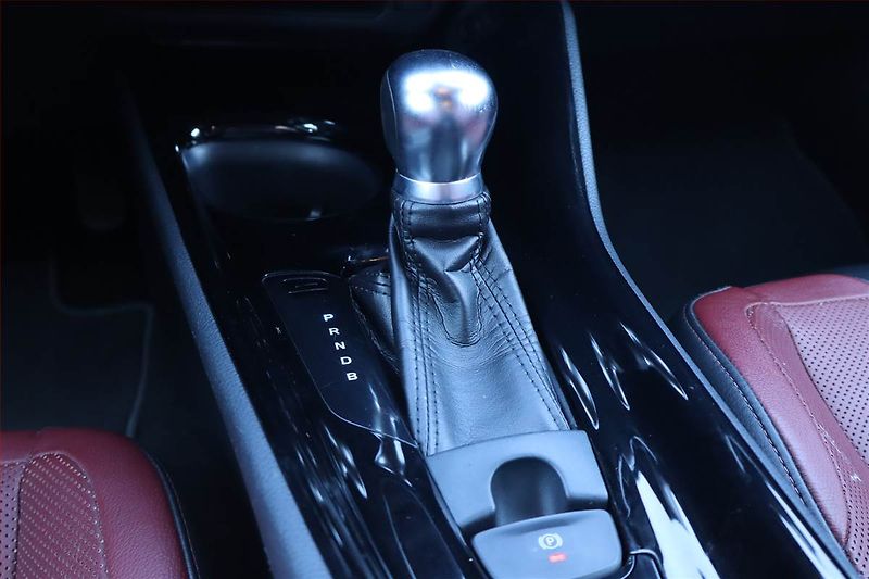 Toyota C-HR (2018) Selection 1.8 Hybrid, Automat - fotka 13 z 24