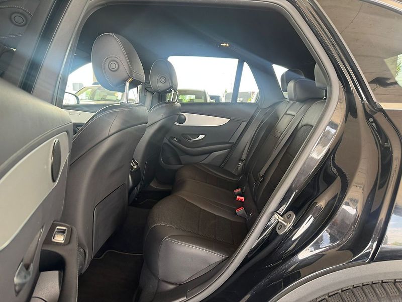 Mercedes-Benz GLC 220d 4MATIC - fotka 17 z 21
