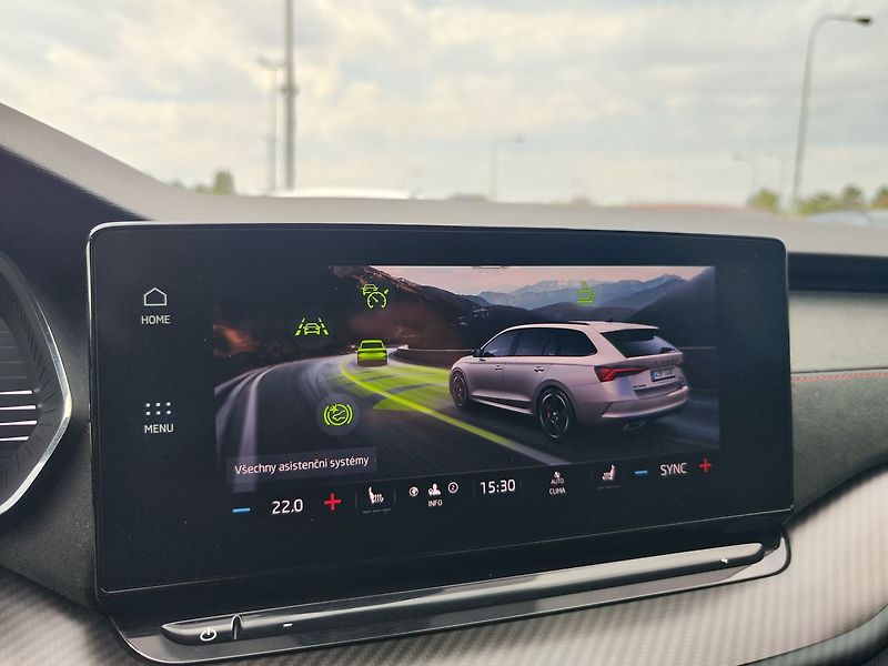 Škoda Octavia 2.0 TDI/147kW RS DSG 4x4 - fotka 21 z 33