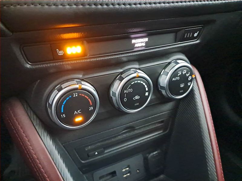 Mazda CX-3 (2018) Revolution 2.0 Skyactiv-G - fotka 13 z 16