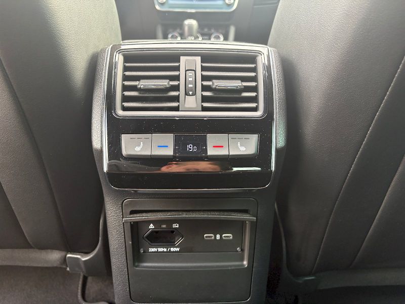 Škoda Superb (2021) DSG 2.0 TSI / 206kW / 4x4 / SP - fotka 30 z 34