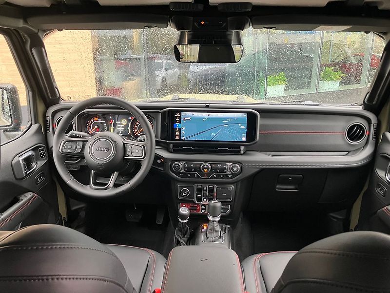 Jeep Wrangler 2.0T 272k Rubicon 8AT. - fotka 39 z 55