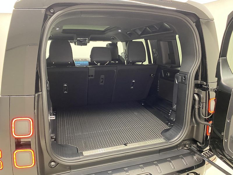Land Rover Defender (2026) OCTA BLACK AWD AUT - fotka 5 z 82
