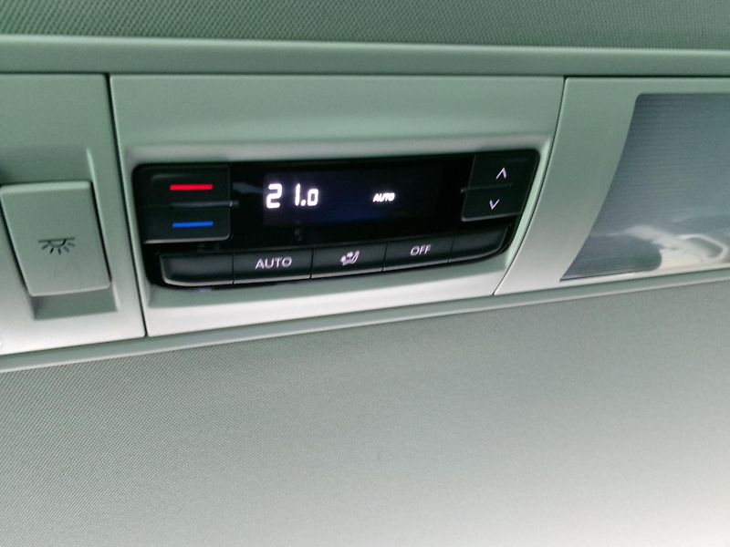 Volkswagen Multivan (2020) 2,0TDI DSG NAVI AC BT  - fotka 38 z 40