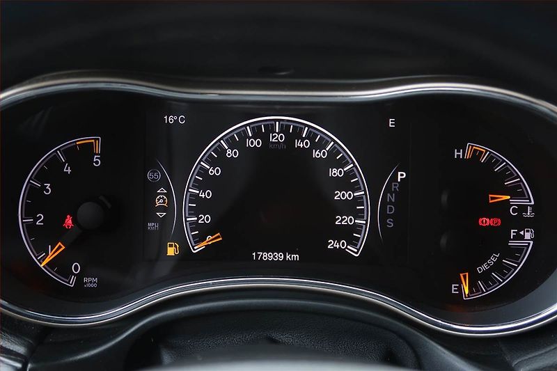 Jeep Grand Cherokee (2016) Summit 3.0 CRD, 4X4, Automat - fotka 11 z 23