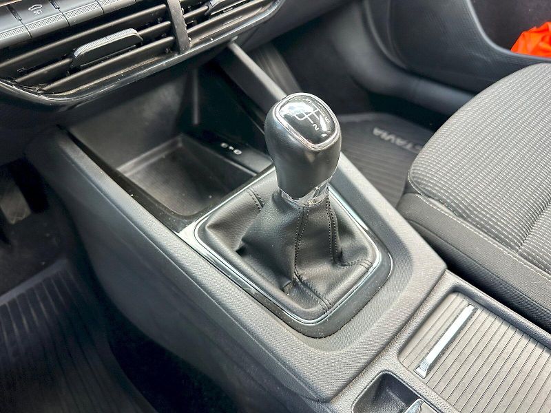 Škoda Octavia (2023) 2.0 TDI 85kW Ambition Combi - fotka 18 z 22