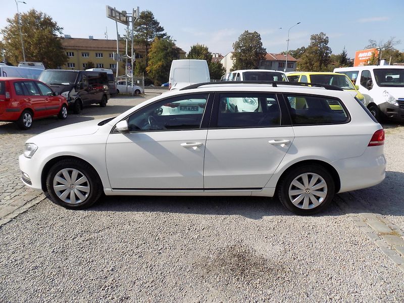 Volkswagen Passat 1,4 TSI 90 KW AUTOKLIMA VÝHŘEV - fotka 15 z 42