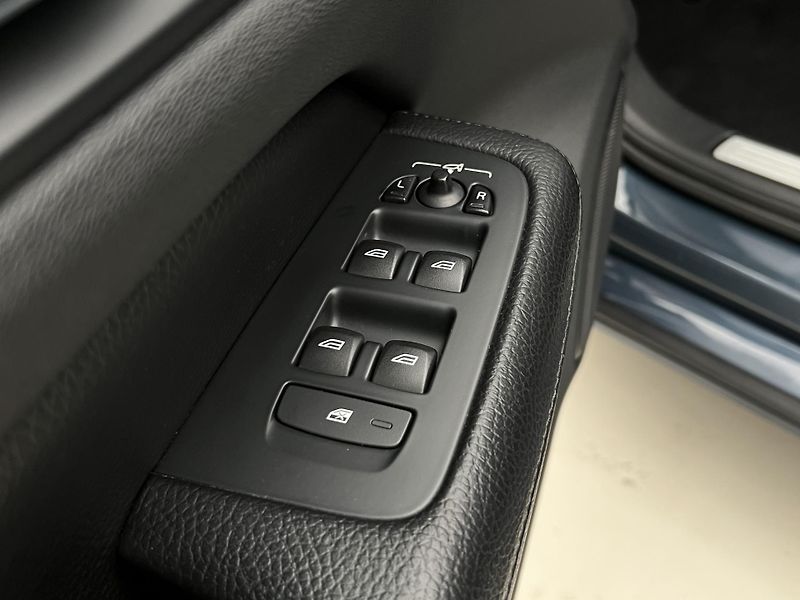 Volvo V60 D4 INSCRIPTION AUT CZ - fotka 37 z 38