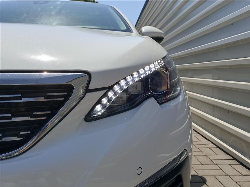 Peugeot 308 1,5 BlueHDi 96kw Allure,S&S,ČR - fotka 8 z 39