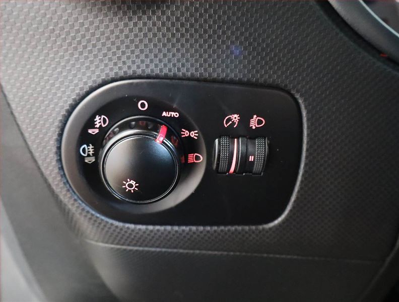 Seat Leon (2008) 2.0 TDI, nová STK, zamluveno - fotka 16 z 16