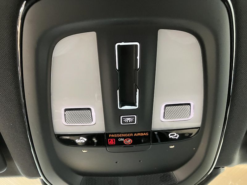 Volvo XC60 B4 FWD Ultimate Dark AT8 - fotka 40 z 44