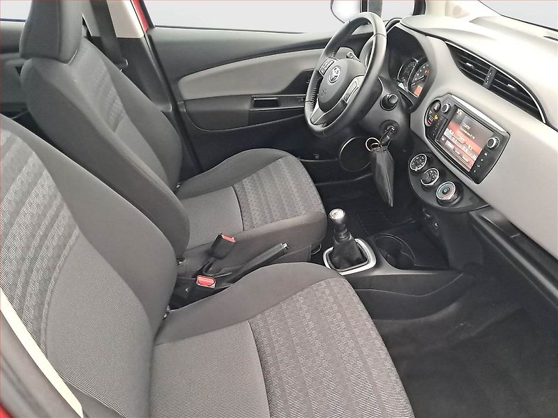 Toyota Yaris (2016) 1.0 VVT-i, ČR,1.maj - fotka 9 z 16