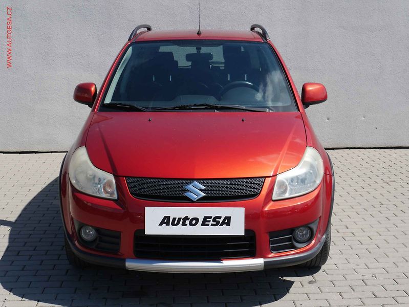 Suzuki SX4 (2006) 1.6i 4x4, AC, park.kamera - fotka 2 z 19