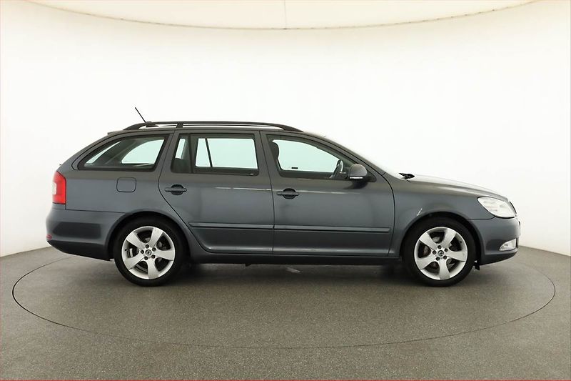 Škoda Octavia (2011) Ambiente 1.6 TDI, Automat - fotka 6 z 14