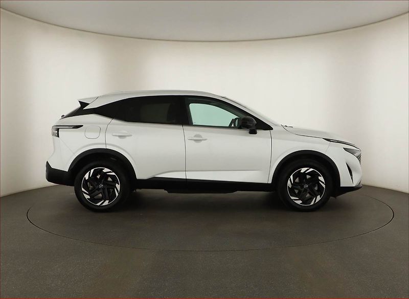 Nissan Qashqai (2025) 1.3 DIG-T MHEV, N - Connecta - fotka 6 z 17