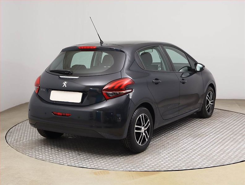 Peugeot 208 (2018) 1.2 PureTech, ČR,1.maj - fotka 5 z 17