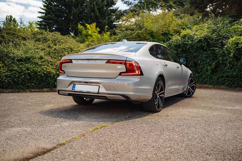 Volvo S90 (2024) T8 Recharge - fotka 4 z 32