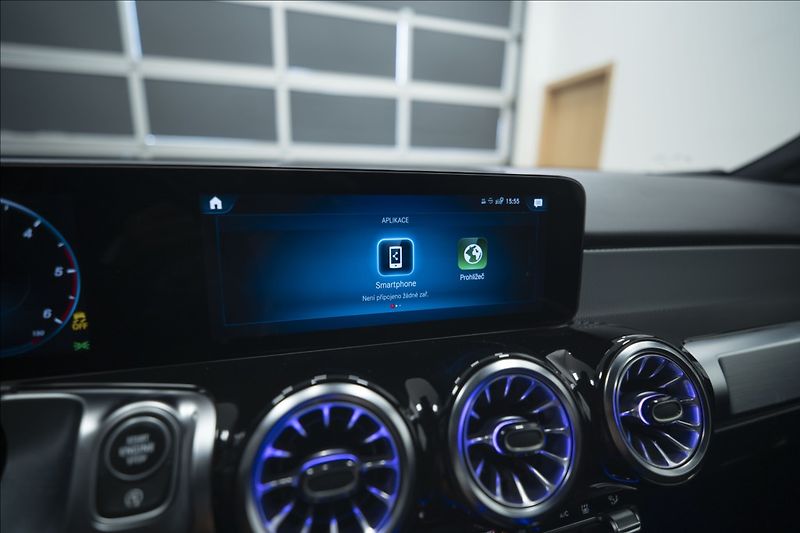 Mercedes-Benz GLB 2,0 200d 4MATIC NAVI KAMERA ČR - fotka 40 z 47