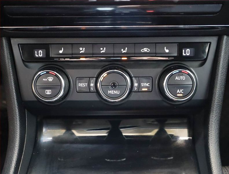 Škoda Superb (2016) Style 2.0 TDI, Automat, Navi - fotka 17 z 22