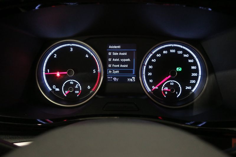 Volkswagen T6.1 (2023) 2.0TDI 110 kW Beach Tour LED - fotka 22 z 50