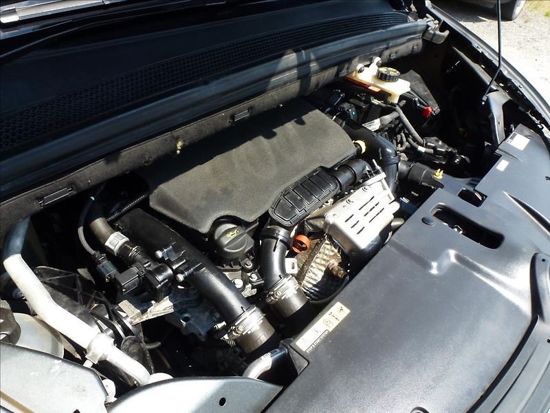 Citroën C4 Picasso 1,2 PureTech 130 6MAN Turbo Od - fotka 43 z 55