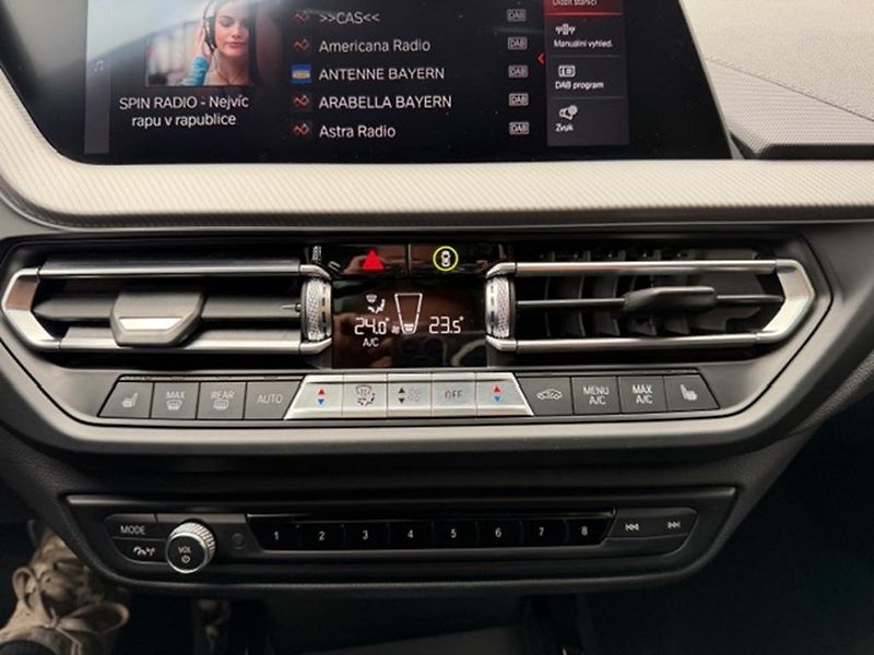 BMW Řada 1 120d xDrive,HEAD-UP,M-PAKET - fotka 33 z 48